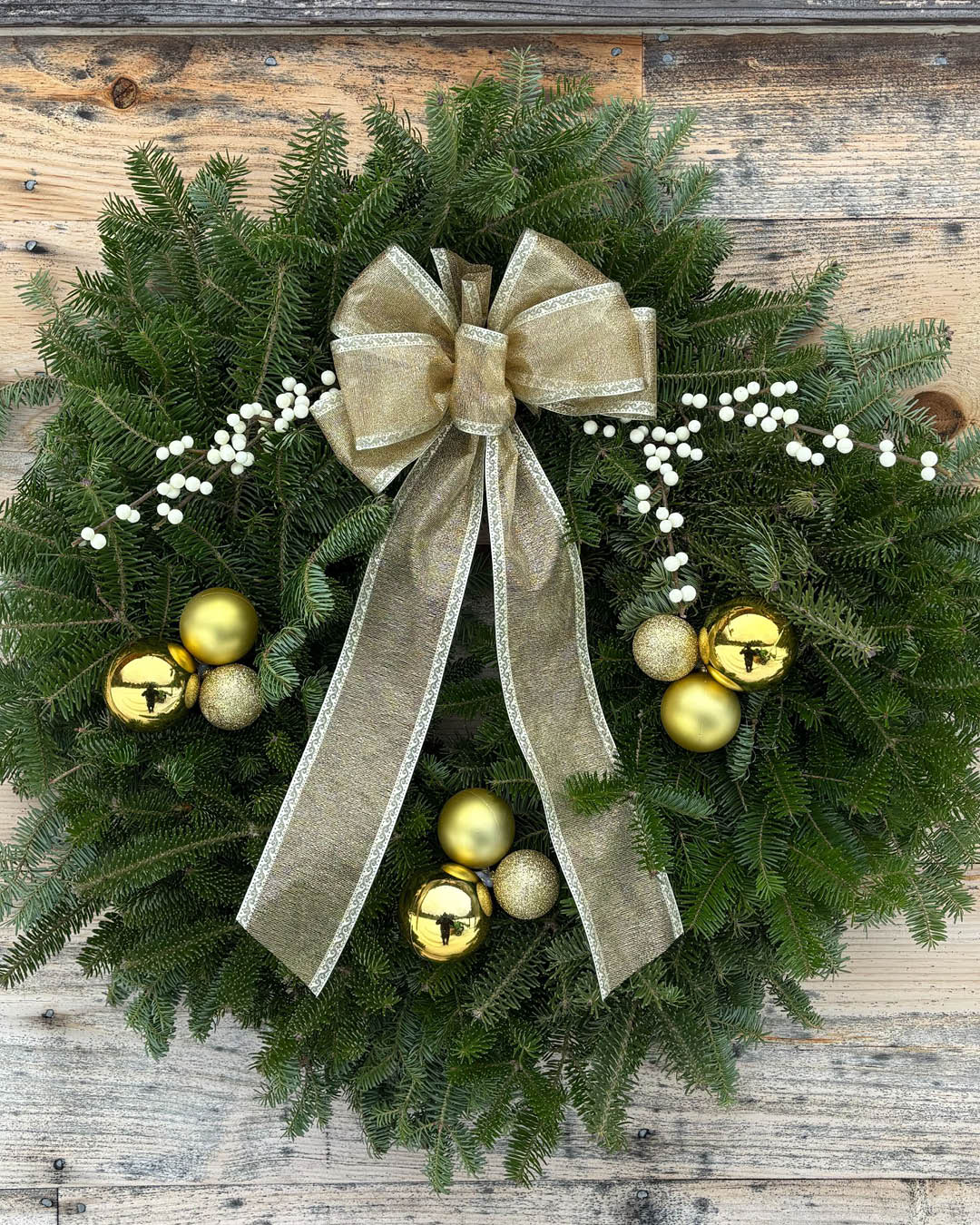 Help MAGSR and decorate for the Holidays!